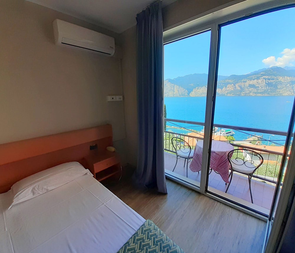 Hotel Antonella Malcesine - Home - Slider - camera con vista